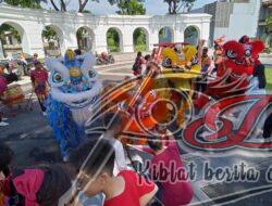 Atraksi Barongsai Hibur Warga Raffles Garden Citraland