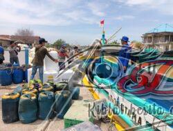 Ditpolairud Polda Jatim Kawal Pendistribusian Logistik Pemilu Untuk Wilayah Kepulauan di Jawa Timur