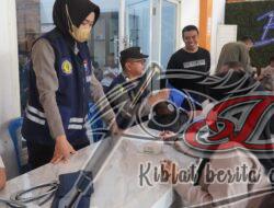 Pasca Pungut Suara Pemilu 2024 Polrestabes Surabaya Masih Beri Layanan Kesehatan Bagi Petugas KPPS