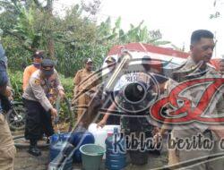 Gelar Baksos Polres Probolinggo Distribusikan Air Bersih Untuk Warga di Lumbang