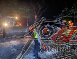 Polsek Prajekan Gerak Cepat Tangani Pohon Tumbang yang Menutupi Akses Jalan