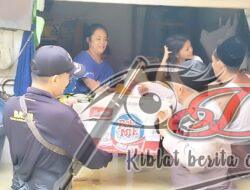 Polres Sampang Berbagi Sembako untuk Warga Terdampak Banjir