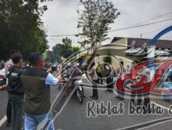 Polres Bondowoso Berbagi Takjil Sembari Edukasi Pengendara Tertib Lalu Lintas