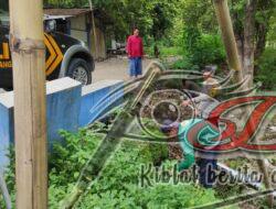 Anggota Polsek Karanganyar Bantu Warga Antisipasi DBD dan Cikungunya