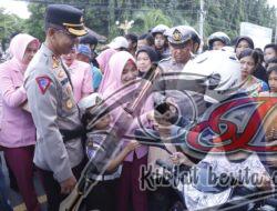 Ramadhan Berkah, 500 Paket Takjil Untuk Warga Dibagikan oleh Bhayangkari Polres Situbondo
