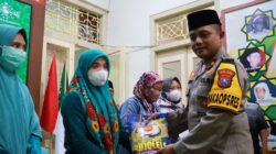 Raih Keberkahan di Bulan Ramadhan, Polres Tanjung Perak Gelar Bansos Untuk Para Dhuafa