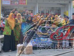 Ramadan Mubarak, ‘Aisyiyah Asemrowo Bagikan 120 Paket Takjil
