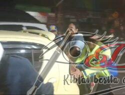Gercep, Lihat Ada Mobil Mogok Petugas Posyan UB Polresta Malang Kota Bantu Perbaiki