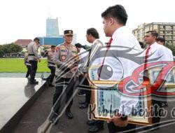 Hari Kesadaran Nasional, Kapolda Jatim Kembali Beri Penghargaan Anggota Berprestasi