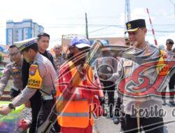 Polres Lamongan Bantu Peralatan Untuk Relawan, Atensi Perlintasan Kereta Api Tanpa Palang