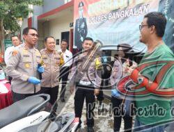 Kapolres Bangkalan Serahterimakan Motor yang Hilang 6 Tahun Silam Kepada Pemiliknya