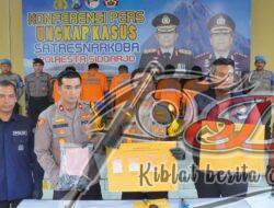 Satresnarkoba Polresta Sidoarjo Amankan Pasutri Diduga Pengedar Narkotika jenis Sabu 137,57 gram Disita