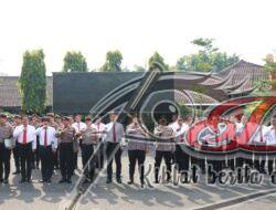 Kapolres Pelabuhan Tanjung Perak Beri Penghargaan kepada puluhan Anggota Berprestasi