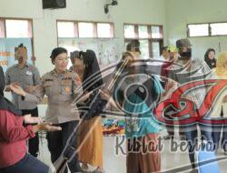Polwan Polres Mojokerto Hibur ODGJ dengan Joget Poco-Poco