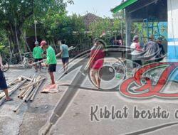 Poskamling Di Desa Wirun Mulai Dicat Satgas TMMD Ke 120 Dengan Warga Hijau