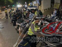 Kapolsek Simokerto Gelar Operasi Malam Untuk Cegah Tawuran Gangster Curanmor di Depan Makam Rangka