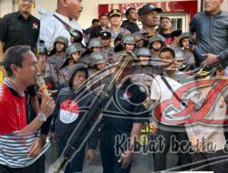 Saat Amankan Demo CIMB Niaga, Kapolsek Dukuh Pakis Mendapatkan Kritikan Pedas