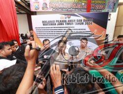 Waka Polda Jatim dan Insan Pers Gelar Deklarasi Pilkada Damai, Buka Turnamen Bulutangkis Antar Media