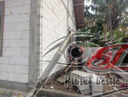 Serka Slamet Bantu Pembangunan Teras Rumah Warga
