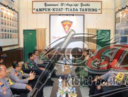 Sinergitas TNI – Polri, Polres Ngawi Beri Tumpeng dan Kue Ulang Tahun ke Yon Armed 12 Kostrad
