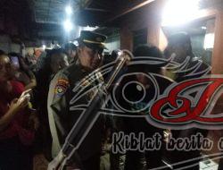 Polsek Genteng Berhasil Amankan Terduga Pelaku Pencurian Aki Dari Amukan Warga di Komplek Pertokoan