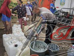 Peringati Harlantas Bhayangkara ke – 69, Ditlantas Polda Jatim Salurkan Air Bersih untuk Warga Terdampak Kemarau