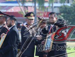 Upacara Hari Kesaktian Pancasila, Kapolda Jatim Beri Penghargaan Anggota Polri dan PNPP Berprestasi