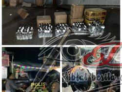 Satuan Samapta Polres Pelabuhan Tanjung Perak Amankan 3.667 Botol Miras Dari Toko Klontong Di Tenggumung Baru.