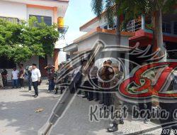 Pastikan Logistik Pilkada Aman, Polres Tanjung Perak Kawal Pendistribusian Logistik Pilkada ke Tingkat PPK