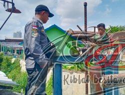 Babinsa Joyotakan Cek Debit Air dan Kondisi Pompa