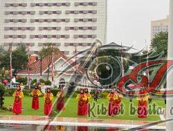 Tari Kreasi Nusantara SMAMX Hiasi Gedung Negara Grahadi di Tengah Rintikan Hujan