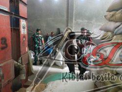 Babinsa Tinjau Ketersediaan Stok Beras di Gudang Milik Suparmi