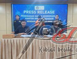 Tegas, Imigrasi Kendari Deportasi 1 WNA Asal China yang Bermasalah