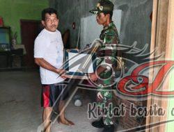 Babinsa Joyotakan Bantu Pendistribusian Bantuan Keramik dari Bapak KASAD