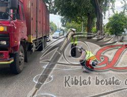 Operasi Keselamatan Semeru 2025 Polisi Beri Tanda Jalan Berlubang di Sidoarjo