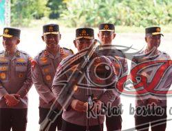 Kapolri dan Gubernur Yogyakarta Sri Sultan Hamengku Buwono X Menanam Jagung Bersama