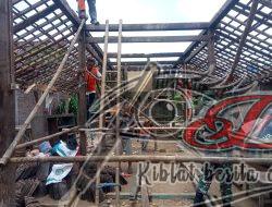 Gotong Royong Menjadi Budaya Babinsa Dalam Membangun Rumah Warga