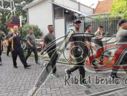 Sinergitas Tiga Pilar di Asemrowo, TNI-Polri dan Satpol PP Gelar Olahraga Bersama