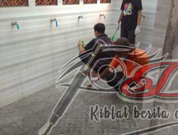 Kolaborasi Lazismu Surabaya dan Clean-Texs Persiapkan Masjid Sambut Ramadhan 1446 H