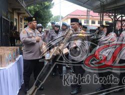 Polres Pasuruan Bagikan 100 Paket Takjil kepada Pengendara