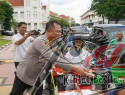 Berkah Ramadan Kapolrestabes Surabaya Bagi 300 Paket Takjil ke Masyarakat