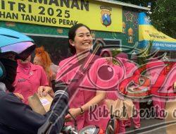 Bhayangkari Polres Pelabuhan Tanjung Perak Bagikan 350 Takjil di Pos PAM Bunguran Surabaya