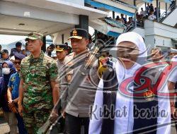 Kapolda Jatim Bersama Pangdam V Brawijaya dan Gubernur Tinjau Arus Mudik di Pelabuhan Ketapang