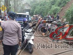 Sinergitas Polsek Tosari dan Warga Berhasil Tangani Longsor di Jalur Wisata Gunung Bromo