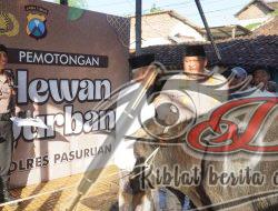 Polres Pasuruan Bagikan 750 Paket Daging Kurban kepada Warga Sekitar