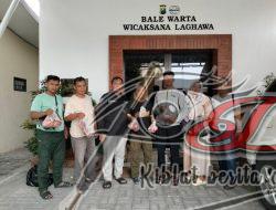 Jalin Silaturahmi, Kapolres Pasuruan Bagikan Daging Kurban kepada Insan Pers