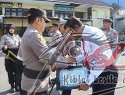 Kanit Jatanras Terima Penghargaan dari Kapolres Pelabuhan Tanjung Perak atas Kinerja Gemilang