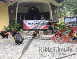 Polres Ngawi Gelar Bakti Religi di Hari Bhayangkara ke -79, Bersih – bersih di Sejumlah Tempat Ibadah