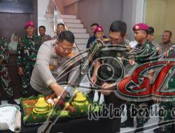 Hadiah HUT Bhayangkara ke-79, TNI Berikan Kejutan Tumpeng Kepada Kapolres Pasuruan