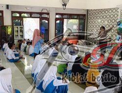 Ditlantas Polda Jatim Sambangi SMP Al-Falah Assalam, Edukasi Keselamatan Lalu Lintas Sejak Usia Dini